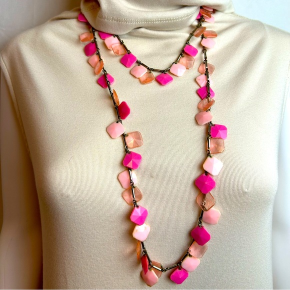 Vintage long pink “petal” necklace that can be doubled up. - Picture 5 of 6